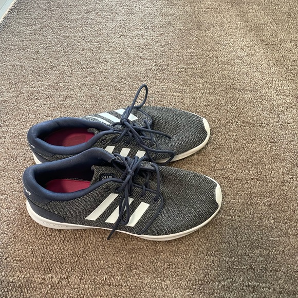 Adidas Woman Shoe Size 9 - Picture 2 of 5